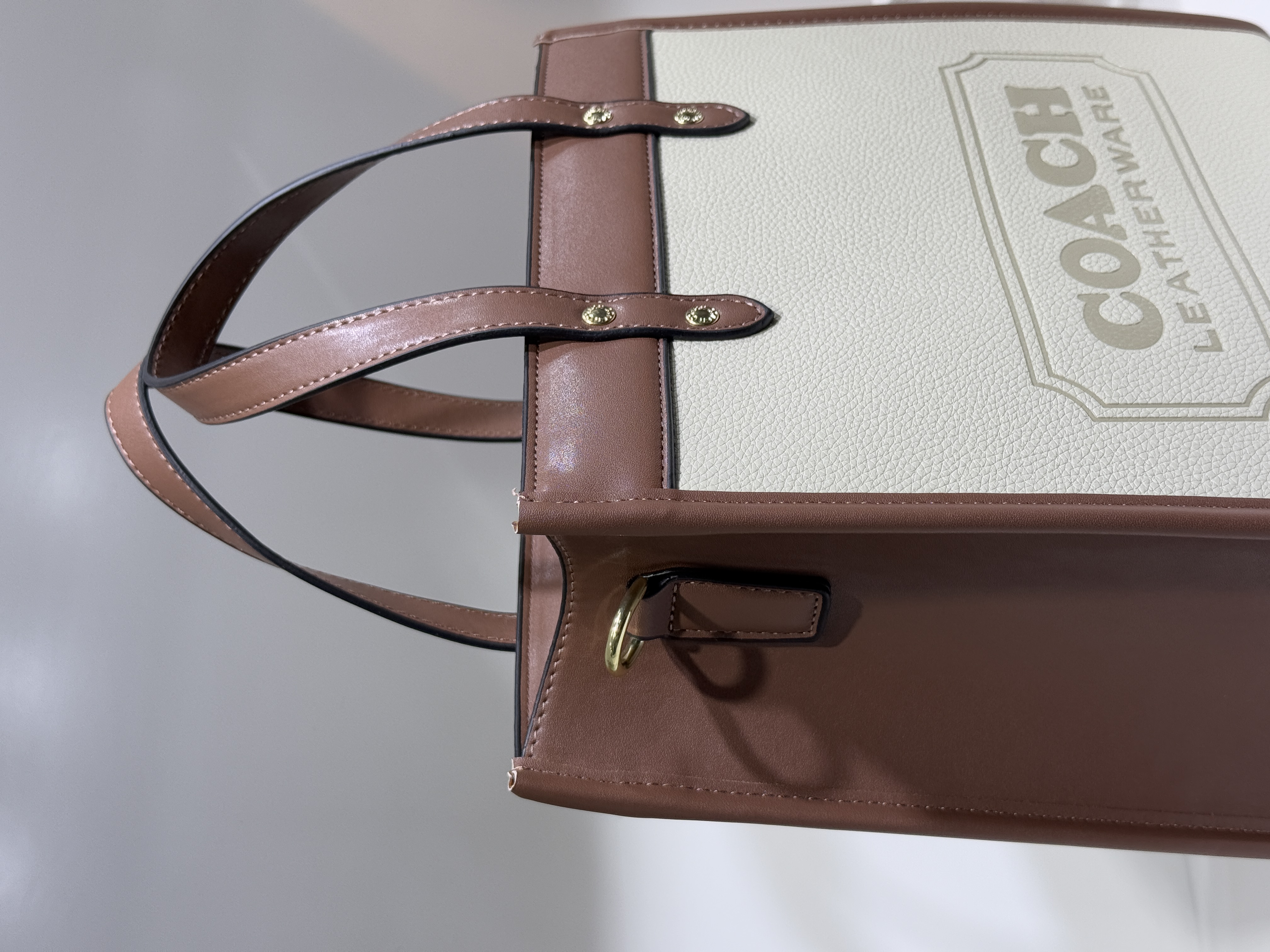شنطة coach