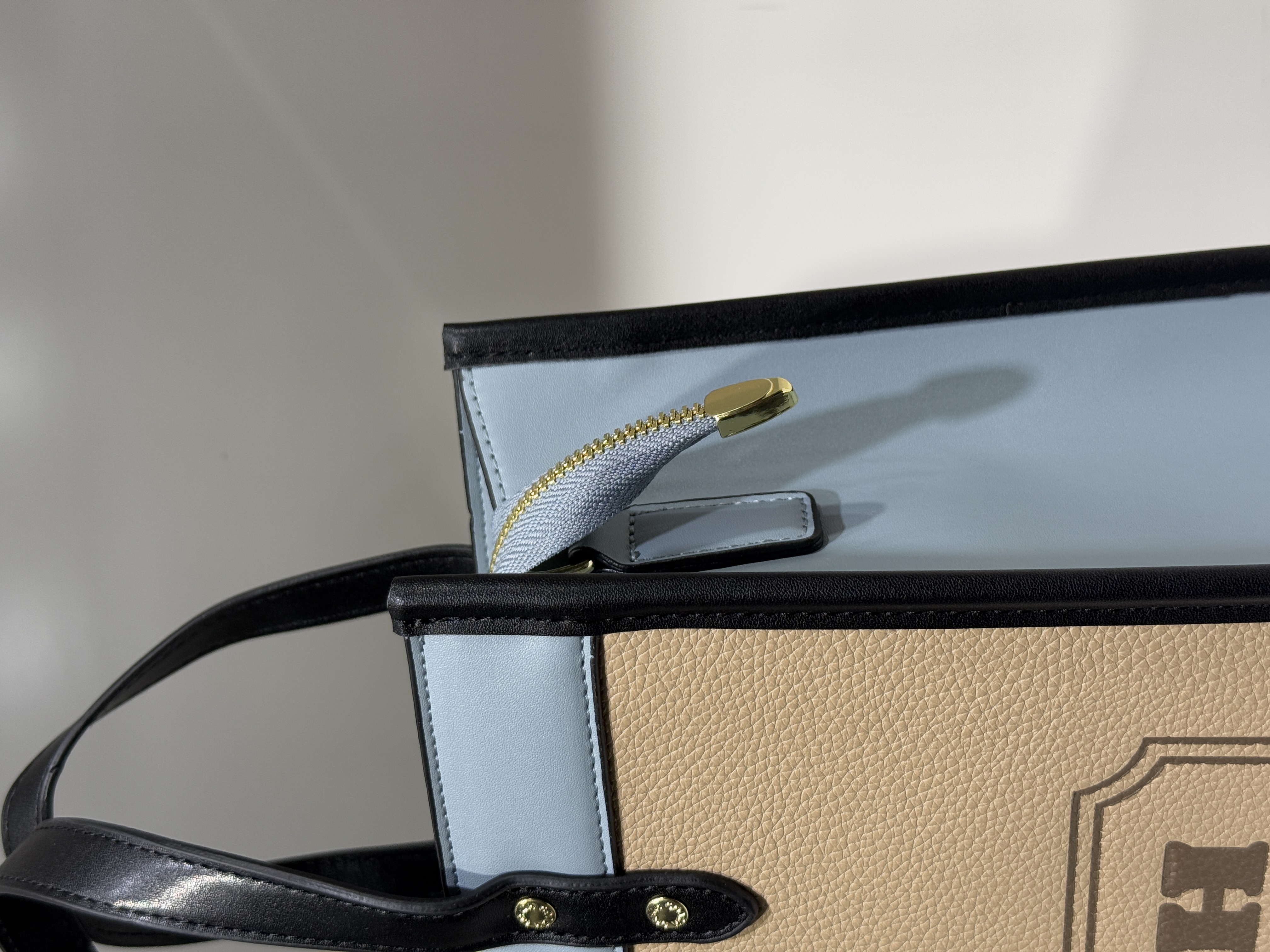 شنطة coach