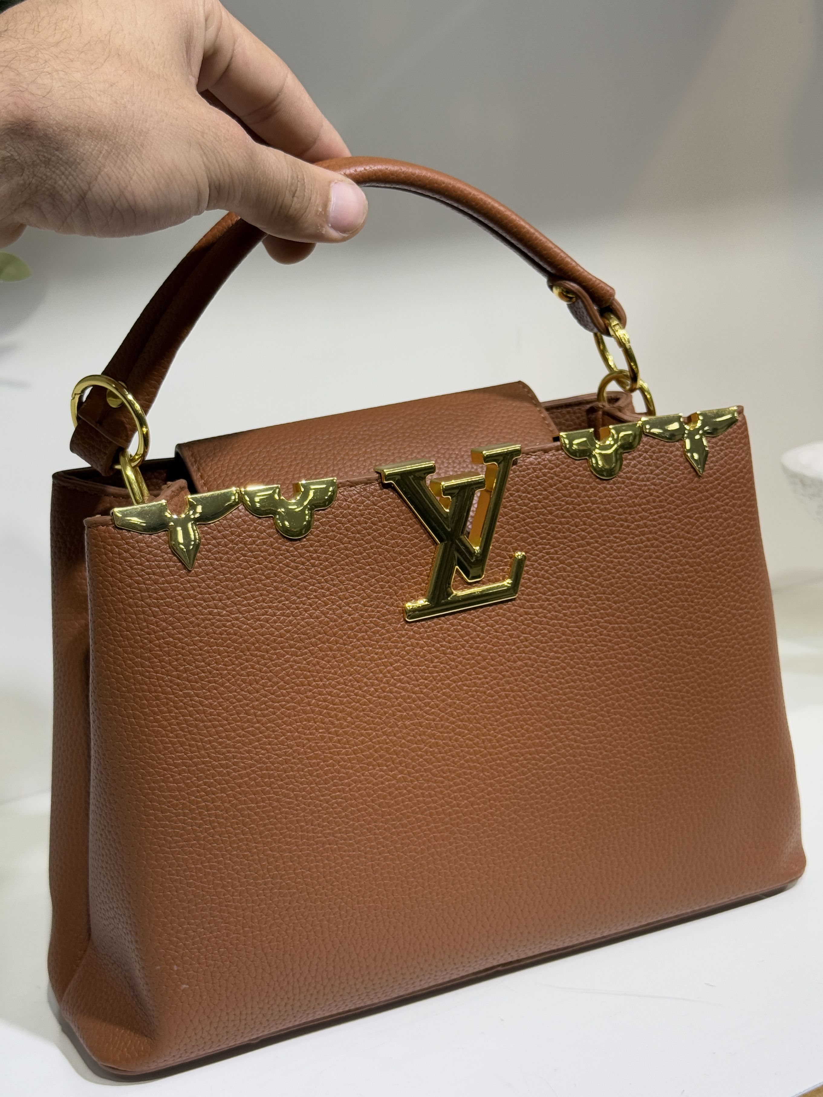 شنطة LV